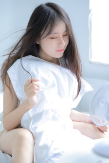 尺度好大 妈妈自渎被女儿撞破